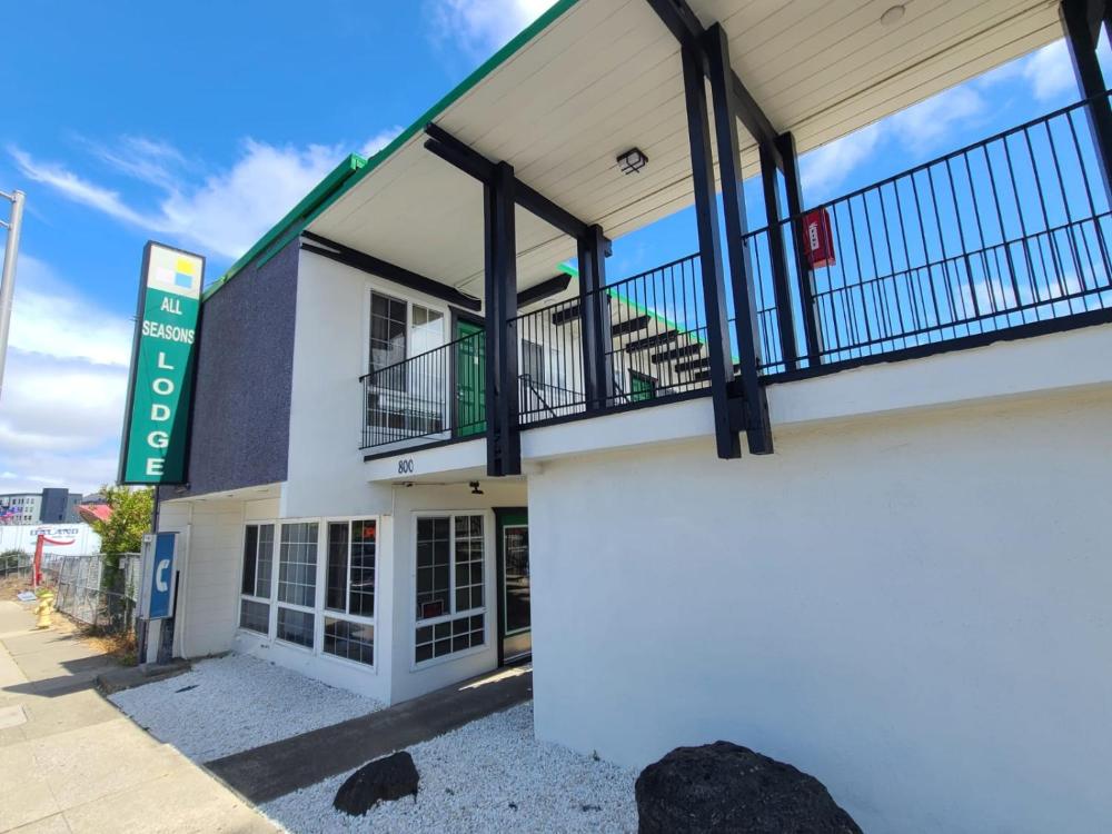 All Seasons Lodge